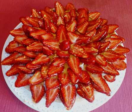 Crostata con fragole fresche e crema 